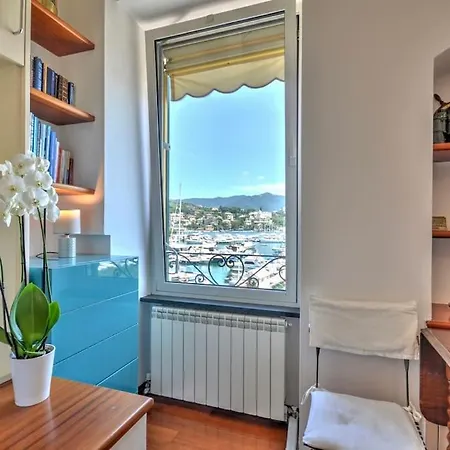 Apartment La Nicchia Sul Porto-seaview, Walking To The
